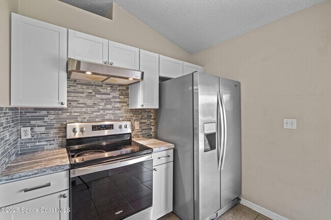 Building Photo - 411 Oceanside St
