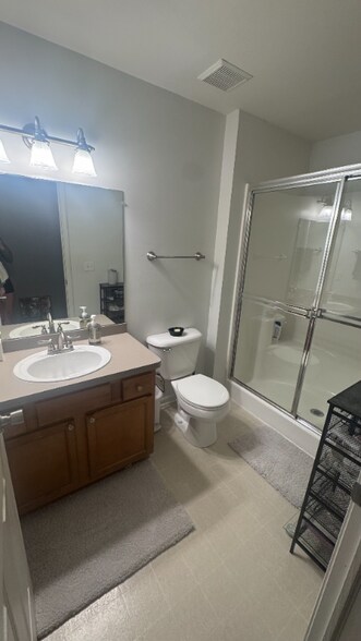 Building Photo - 631 Worthington Dr
