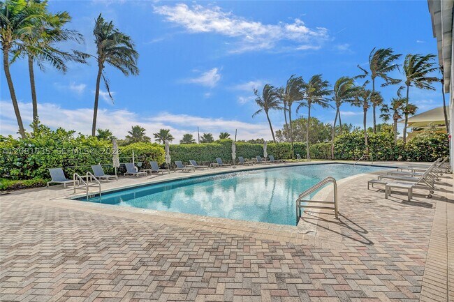 Building Photo - 6515 Collins Ave