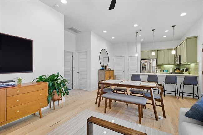 Building Photo - 2007 S L Davis Ave