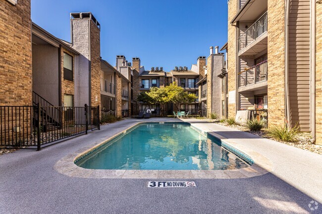 Pool - The Vail
