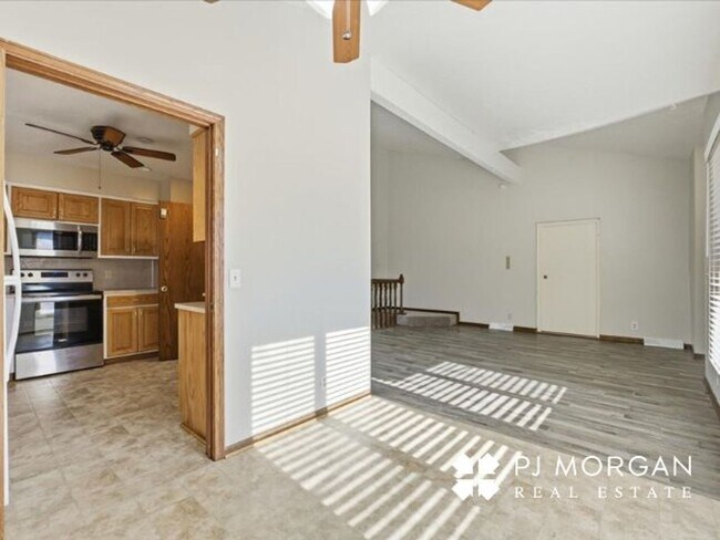 Building Photo - 9524-9526