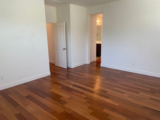 Building Photo - Folsom 4 bdrm, 3 bath near Folsom HS