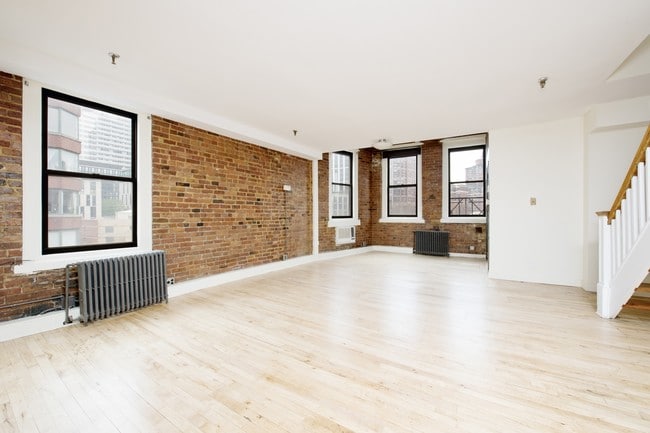 Building Photo - 315 Greenwich St