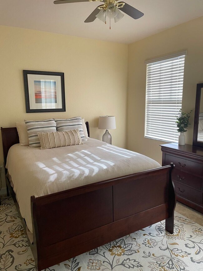 Building Photo - Furnished 3 Bedroom 2 Bath with Garage Pun...