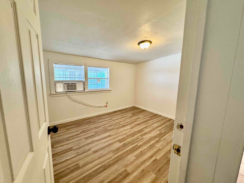 Building Photo - 610 Fenfield Ave