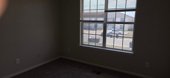 Building Photo - 3204 Hereford Ln