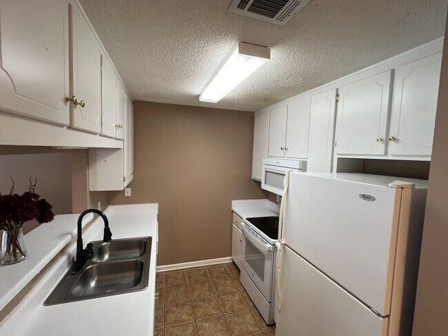 Building Photo - 161 S Spring View Dr