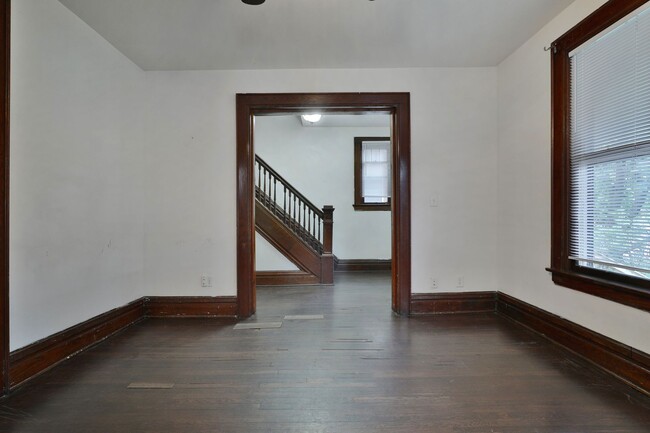 Building Photo - 1611 Summit St