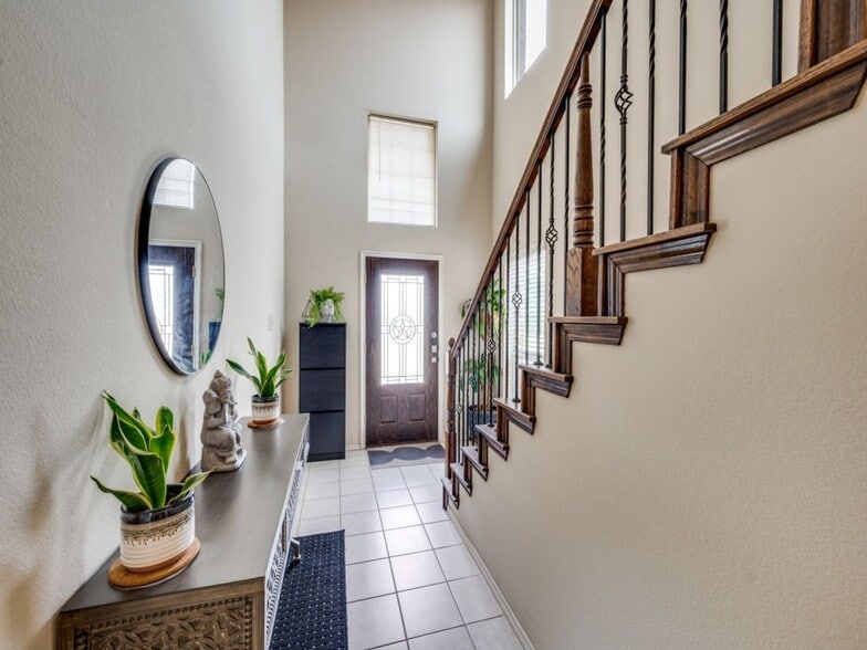 Building Photo - 8920 Deadwood Ln