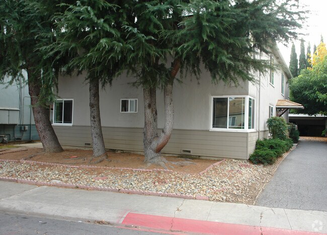 Primary Photo - 669 Victor Way