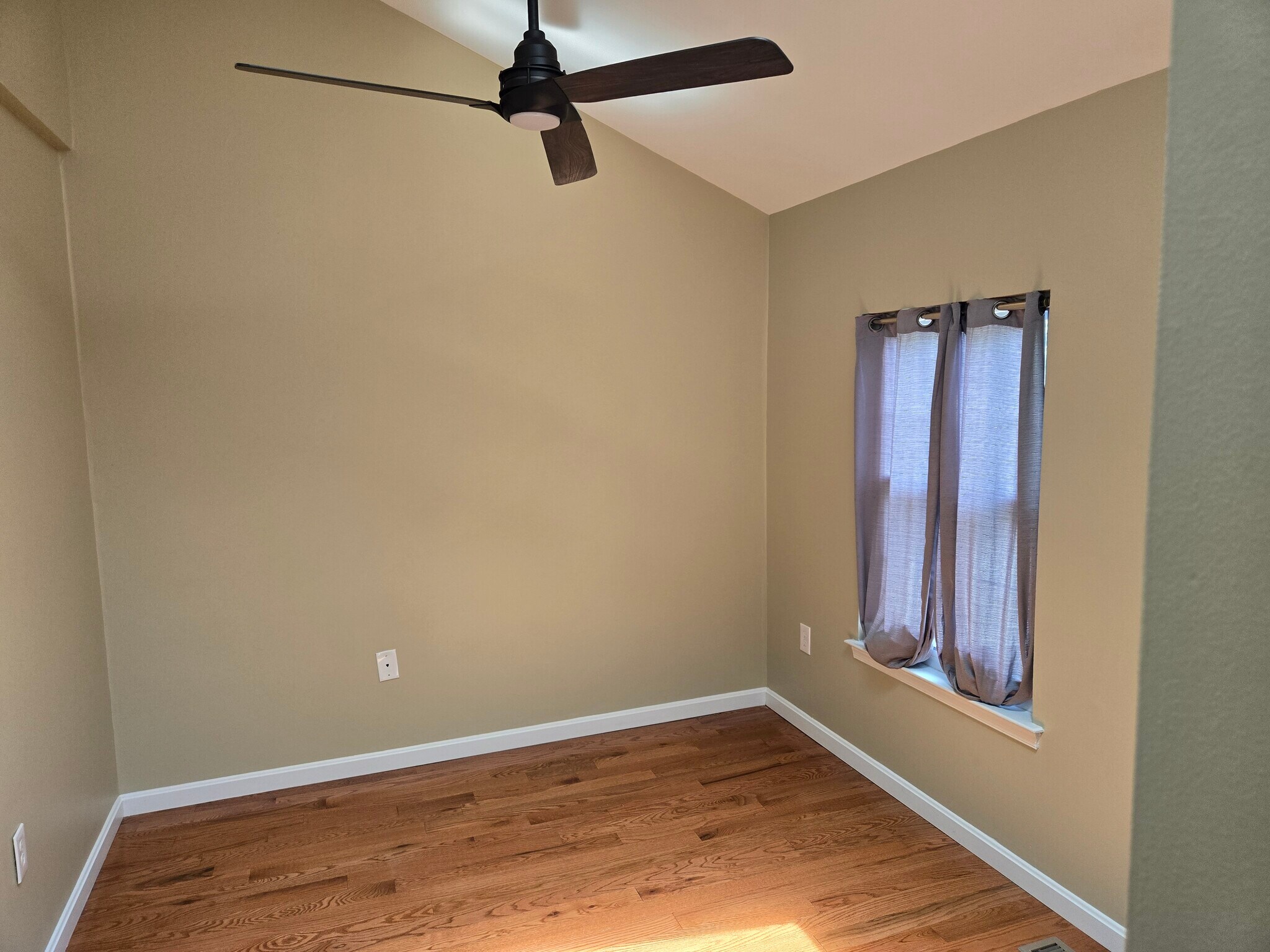 Building Photo - 33 N Ann St