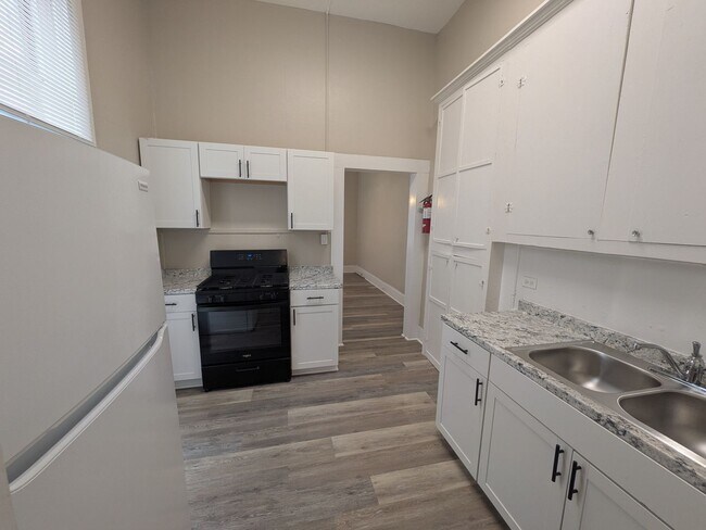 Building Photo - Government Hills 1 Bedroom close to The Pearl and Fort Sam Houston in the heart of San Antonio