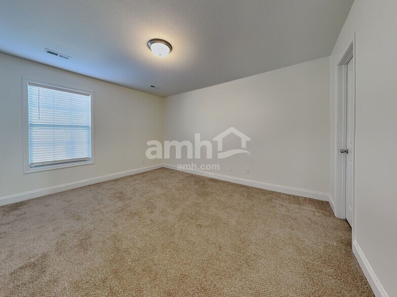 Building Photo - 1617 Silver Spur Ln