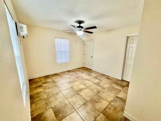 Building Photo - 3023 Potomac Loop