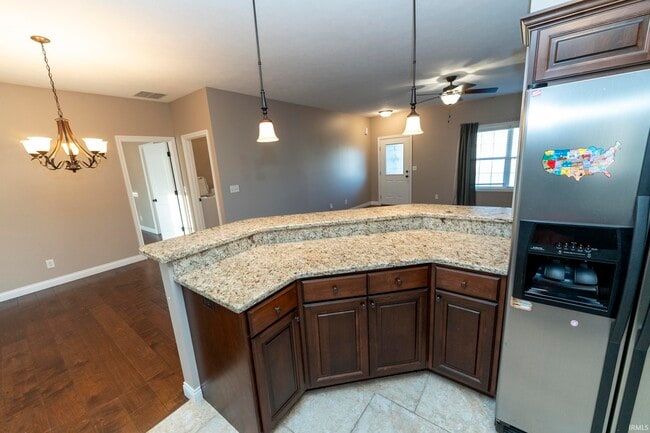 Building Photo - 8838 Hedgewood Ct