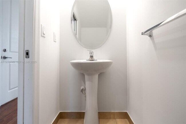 Building Photo - 4652 Horseshoe Cir