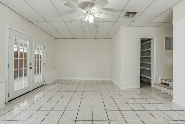 Building Photo - 811 Cottonwood Ave