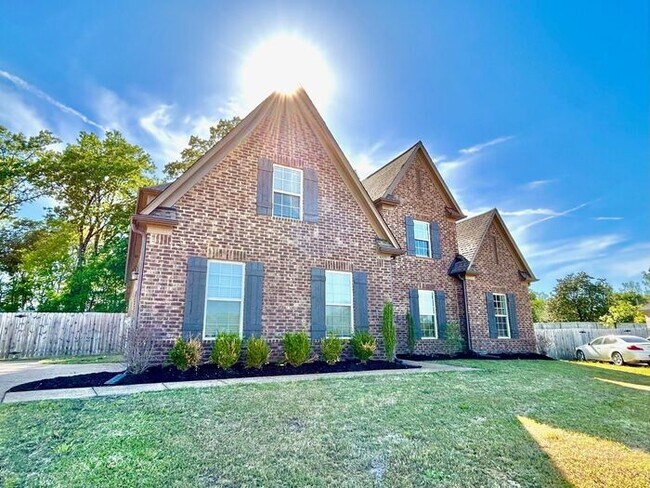 Primary Photo - Now Leasing A 5 Bedroom 3 Bath Home In Oli...