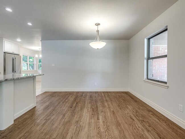Building Photo - 1320 Avondale Dr
