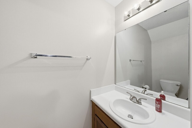 Building Photo - 10 Hartford Ct