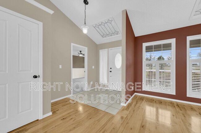 Building Photo - 8054 Ustick Rd