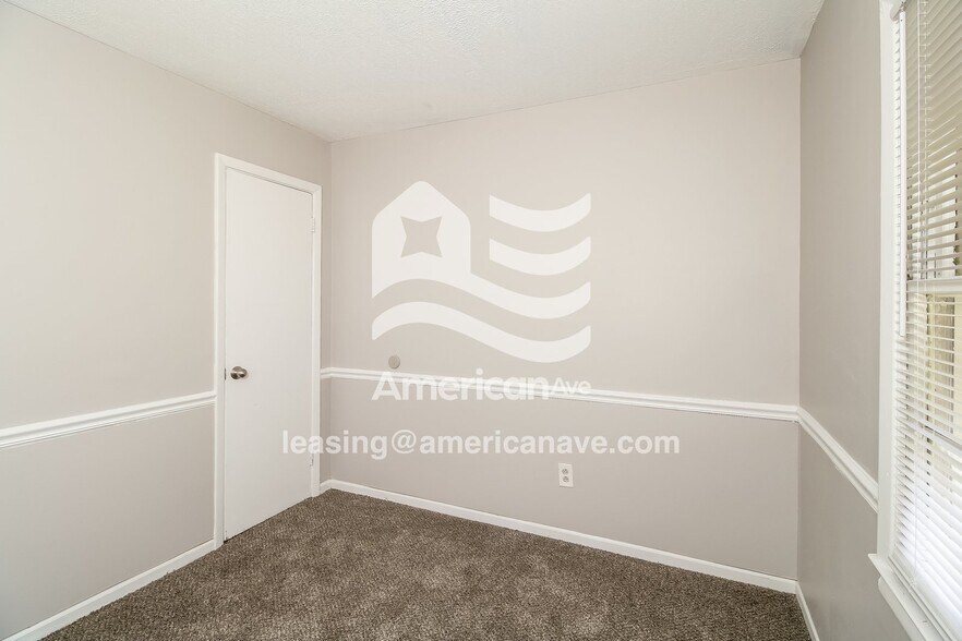 Building Photo - 10 Burdock Cir