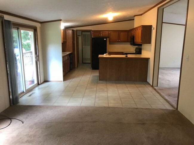 Building Photo - 4 Bedroom, 2 Full Bath home in Greenville/...