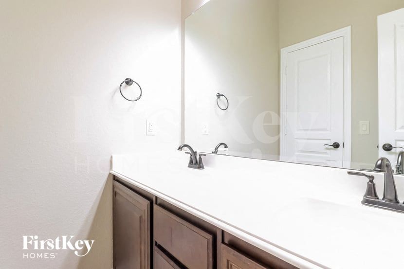 Building Photo - 1125 Marigold Dr