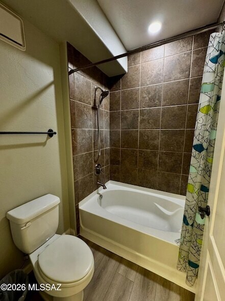 Building Photo - 2550 E River Rd