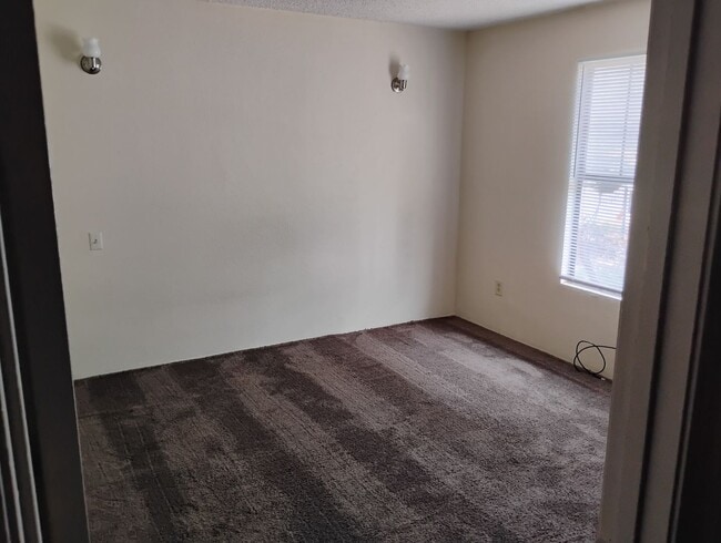 Building Photo - Cozy 1 Bedroom Apartment!