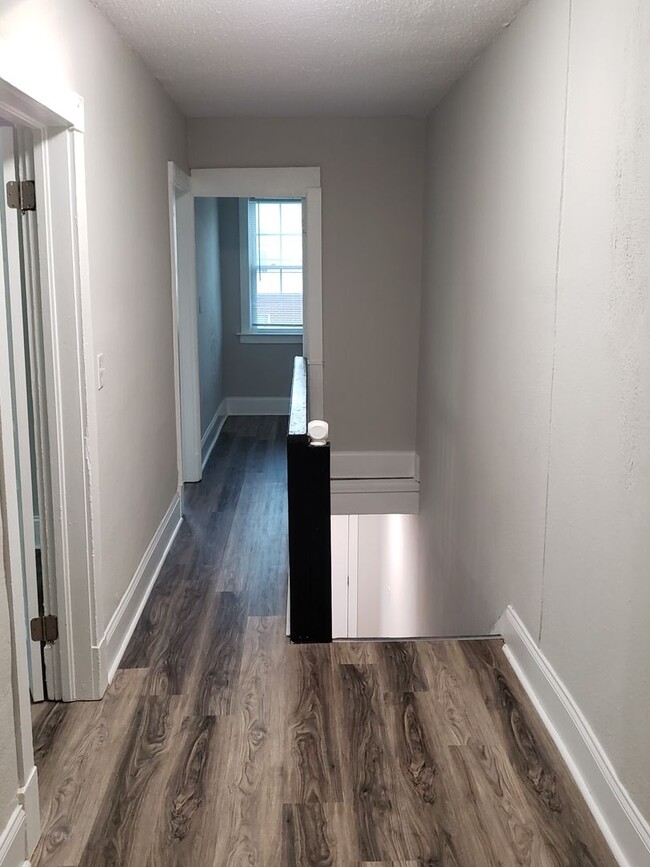 Building Photo - Available Now! | Charming 4-Bedroom Home |...
