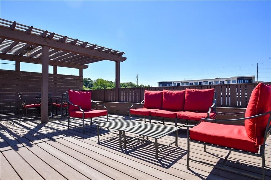 Rooftop deck - 924 Garrett St