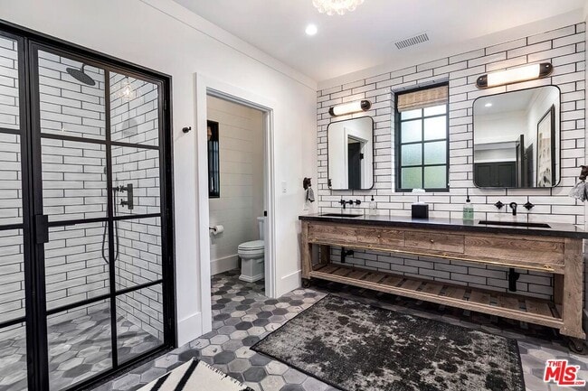 Building Photo - 4416 Arcola Ave