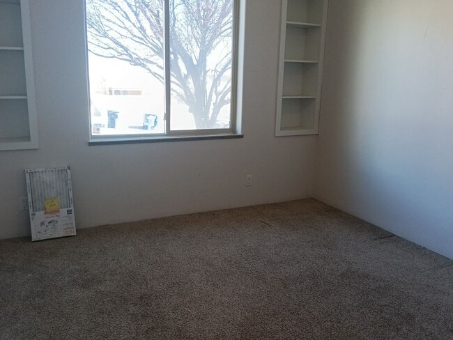 Building Photo - 3 Bedroom, 2 Bathroom! Lovely Home!