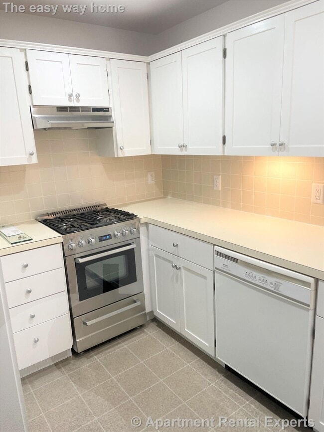 Building Photo - 32 Healey St