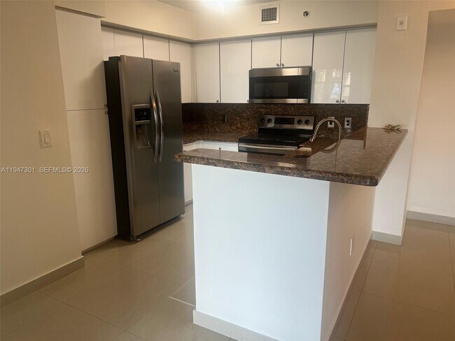 Building Photo - 19555 E Country Club Dr