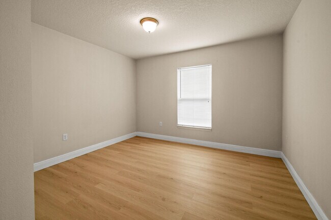 Building Photo - 2273 SW Monterrey Ln