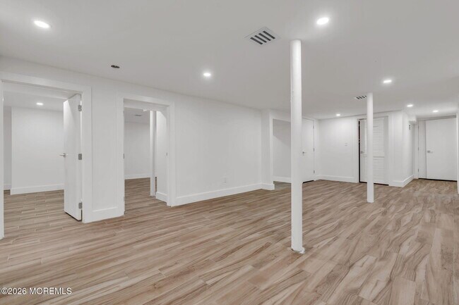 Building Photo - 497 Norwood Ave