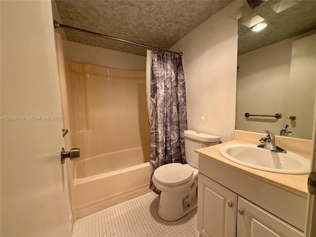 Building Photo - 3048 Sunrise Lakes Dr E