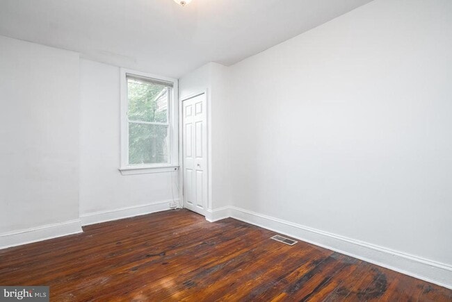 Building Photo - 2214 Latona St