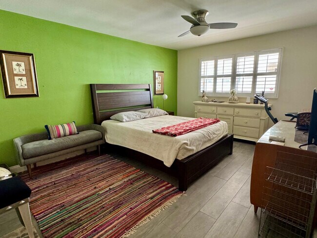 Building Photo - 3051 NE 47th Ct