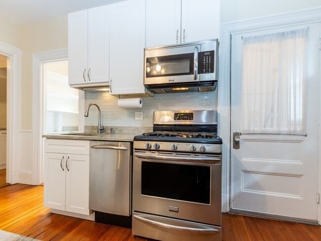 Building Photo - 40 Marshall St