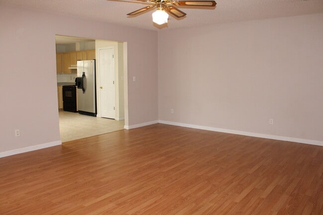 Building Photo - 305 Ashley Dr