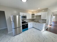 Building Photo - Charming 2-Bedroom Single-Family Home for Rent in Dayton, KY – Pet Friendly!