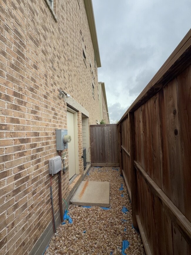 Building Photo - 8705 Bryam St