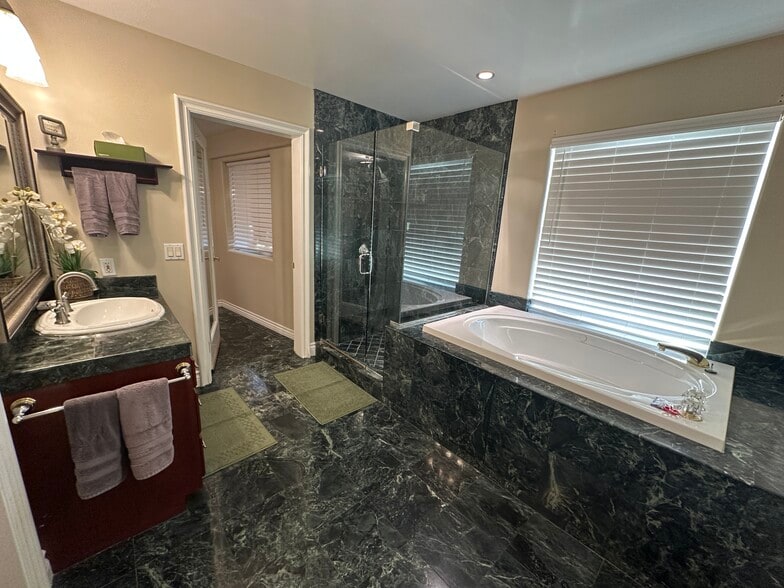 Jet tub - 11832 S Circle Dr