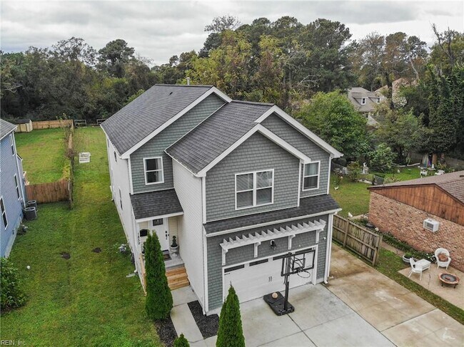 Building Photo - 1859 Parkview Ave