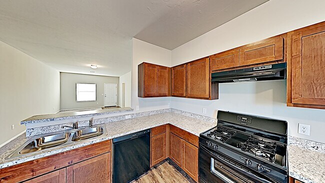 Building Photo - *MOVE IN SPECIAL: 2nd Month's Rent FREE, C...