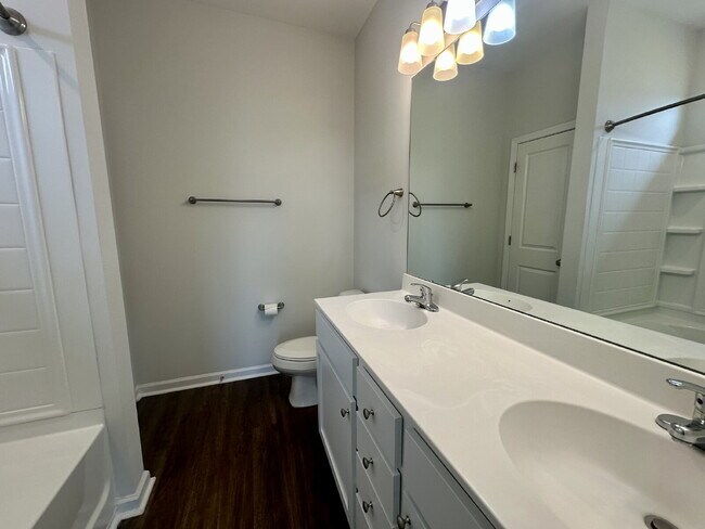 Building Photo - Three Bedroom Home with Large Loft in Heartstone Lakes!